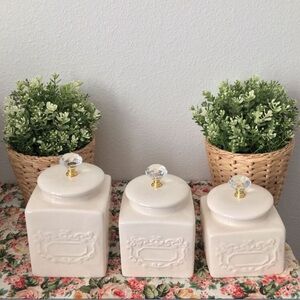 Elegant Ceramic Jar Set With Crystal Knobs